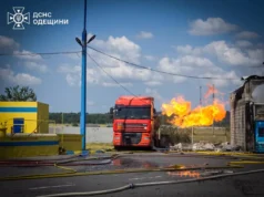 Російський дрон атакував автозаправну станцію в Одеській області Російський-дрон-атакував-АЗС-на-півдні-Одещини,-загорівся-газовоз