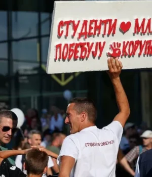 Тисячі-сербів-вийшли-на-протест-з-вимогою-відставки-Вучича Тисячі-сербів-вийшли-на-протест-з-вимогою-відставки-Вучича