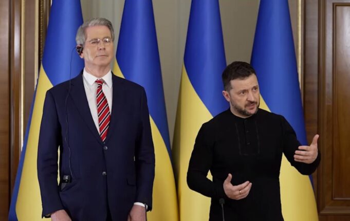Скотт Бессент рекомендував Трампу не зустрічатися з Зеленським, згідно з новою книгою Глава Мінфіну США нібито вимагав від Трампа не приймати Зеленського, – ЗМІ
