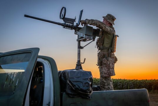 Російські атаки на Україну: нічна хвиля обстрілів з використанням ракет та дронів Летіли дрони, балістика та “Кинджали”, є прильоти: як ППО відбила нічний удар РФ