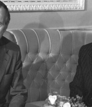 Американець-із-«почуттям»-до-України-Як-син-українських-біженців-став-послом-США-і-зближував-дві.