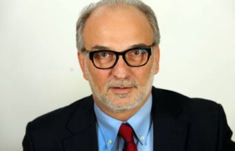 Польський депутат повернув нагороду на знак протесту проти рішення президента Навроцького Ордени повертають уже й поляки: ексдепутат Сейму відмовився від нагороди через Україну