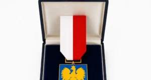 В Польщі створено ‘Орден Майбутнього’ на підтримку Зеленського та українців У-Польщі-активісти-створили-"Орден-Майбутнього"-для-Зеленського-та-українців-після-скандалу