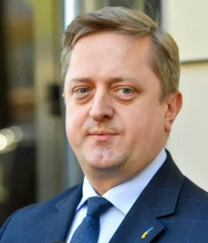 Експосол України в Польщі відмовився від державної нагороди через протест