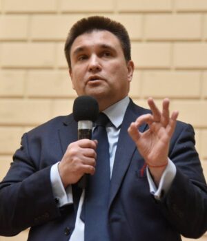 Поводиться-як-Росія:-дипломат-передбачив-наступний-крок-Навроцького