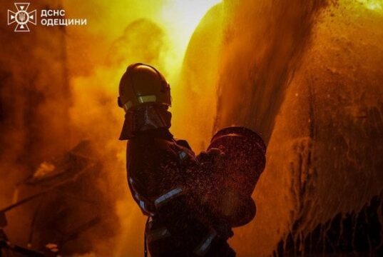 Ворог випалив підприємство в одній з областей: є жертва і постраждалі (фото) Ворог-випалив-підприємство-в одній-з областей:-є жертва-і постраждалі-(фото)