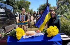 Прощання з героєм: похорон Василя Заремби у Низкиничах Нововолинська-громада-попрощалася-із-Захисником-Василем-Зарембою