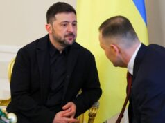 Три колишні президенти України повертають польські нагороди на знак протесту Радіо-Свобода-weekly:-Державні-діячі-України-один-за-одним-відмовилися-від-нагород-Польщі