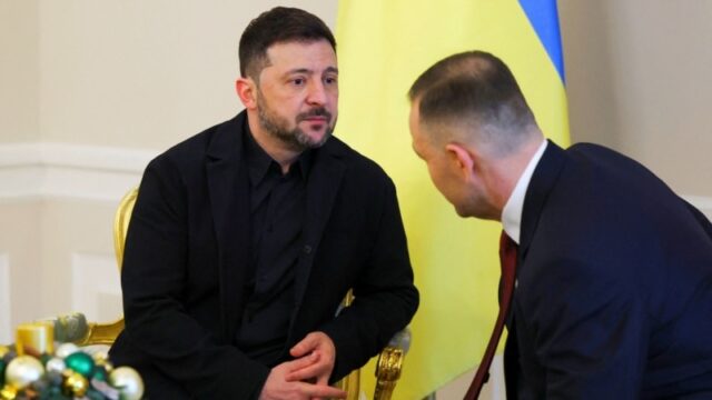 Три колишні президенти України повертають польські нагороди на знак протесту Радіо-Свобода-weekly:-Державні-діячі-України-один-за-одним-відмовилися-від-нагород-Польщі