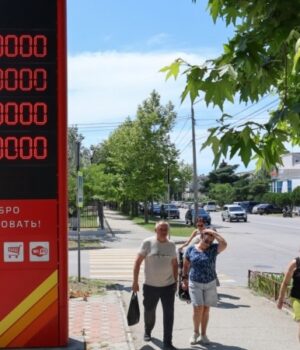 Крим-без-бензину:-заправляють-лише-держструктури-і-військових.-Севастополь-без-вуличного-освітлення