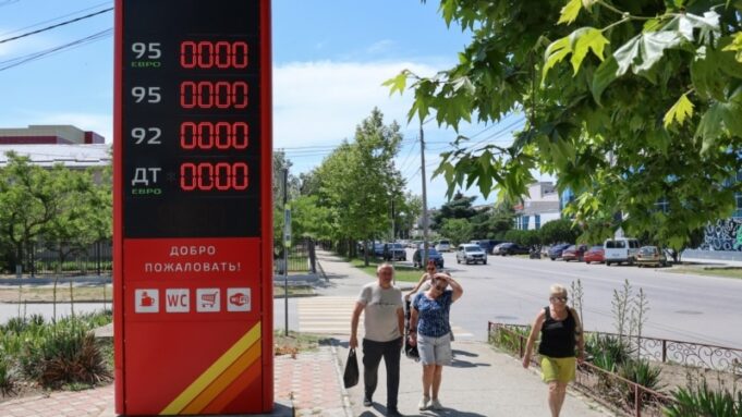 Крим стикається з паливною кризою через обмеження постачань Крим-без-бензину:-заправляють-лише-держструктури-і-військових.-Севастополь-без-вуличного-освітлення