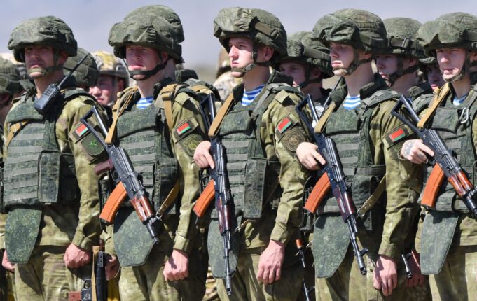 Білорусь готується до можливого військового конфлікту: нова доповідь опозиції Білоруська опозиція попередила Україну: є 8 ознак втягування Лукашенка у війну