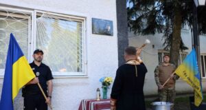 У Нововолинську відкрили меморіальну дошку на честь загиблого правоохоронця Сергія Тлумача У-Нововолинську-відкрили-меморіальну-дошку-загиблому-поліцейському-Сергію-Тлумачу