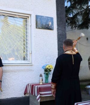 У-Нововолинську-відкрили-меморіальну-дошку-загиблому-поліцейському-Сергію-Тлумачу