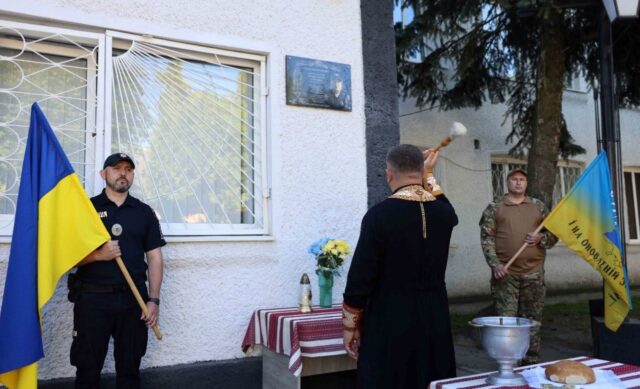 У Нововолинську відкрили меморіальну дошку на честь загиблого правоохоронця Сергія Тлумача У-Нововолинську-відкрили-меморіальну-дошку-загиблому-поліцейському-Сергію-Тлумачу