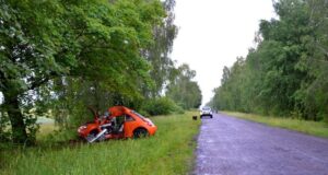Volkswagen влетів у дерево: на Волині загинула 28-річна жінка volkswagen-влетів-у-дерево:-на-Волині-загинула-28-річна-жінка