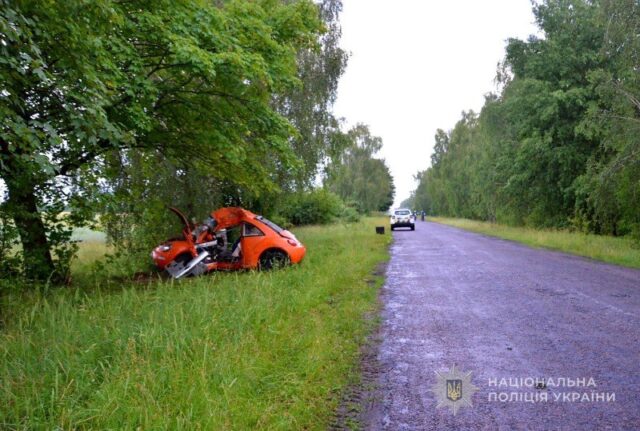Volkswagen влетів у дерево: на Волині загинула 28-річна жінка volkswagen-влетів-у-дерево:-на-Волині-загинула-28-річна-жінка
