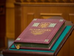 В Україні створено перший повний переклад Конституції жестовою мовою Конституцію-України-вперше-повністю-перекладено-українською-жестовою-мовою