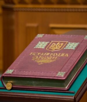 Конституцію-України-вперше-повністю-перекладено-українською-жестовою-мовою Конституцію-України-вперше-повністю-перекладено-українською-жестовою-мовою