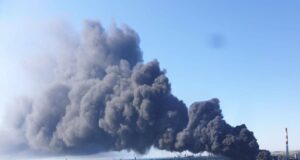 Пожежа на ТЕЦ у Керчі залишила половину Криму без електрики У Керчі палає ТЕЦ після “прильотів”, половина Криму залишилася без світла (відео)