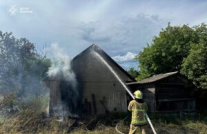 72-річний волинянин розвів багаття на подвір’ї: загорілася господарська споруда 72-річний-волинянин-розвів-багаття-на-подвір’ї:-загорілася-господарська-споруда