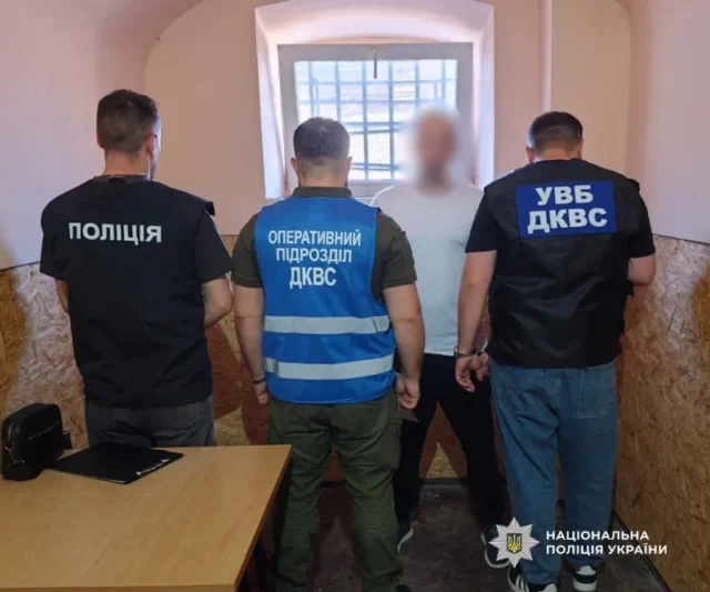 Поліція оголосила підозру затриманому, який знімав на відео приниження співкамерника в Одесі Поліція оголосила підозру затриманому, який знімав на відео приниження співкамерника в Одесі