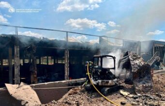 Росіяни вдарили ракетою по Кривому Рогу, є загиблі, багато поранених. В Одесі на пляжі уламок... Росіяни-вдарили-ракетою-по-Кривому-Рогу,-є-загиблі,-багато-поранених-В-Одесі-на-пляжі-уламок.
