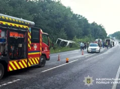 Автобус з туристами перекинувся на Хмельниччині: більше 50 пасажирів на борту На-Хмельниччині-перекинувся-автобус-із-понад-50-пасажирами,-який-їхав-до-Болгарії