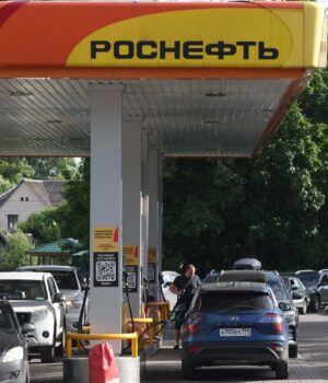 Росія втратила чверть виробництва бензину на тлі атак по НПЗ , – Reuters
