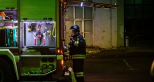 Масовані атаки на Крим: удари по енергетичній інфраструктурі та військовим об’єктам У Криму палає точка запуску “Шахедів” та зникло світло: що відомо про наслідки атаки