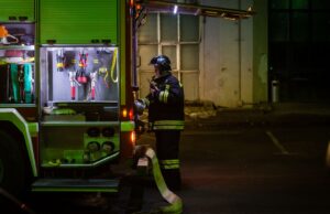 Масовані атаки на Крим: удари по енергетичній інфраструктурі та військовим об’єктам У Криму палає точка запуску “Шахедів” та зникло світло: що відомо про наслідки атаки