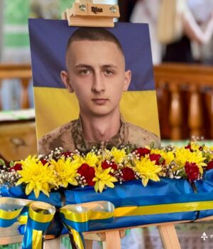 Нововолинці-провели-в-останню-земну-дорогу-Героя-Валентина-Агеєнка