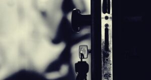 Як уберегти квартиру від крадіїв під час відпустки: прості дії, які реально працюють Як уберегти-квартиру-від-крадіїв-під-час-відпустки:-прості-дії,-які-реально-працюють