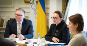 Уряд спрямував 6,6 млрд грн на підвищення зарплат освітянам і соцпрацівникам Уряд спрямував 6,6 млрд грн на підвищення зарплат освітянам і соцпрацівникам