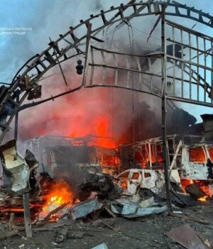 РФ вдарила-по Україні-з 8 напрямків,-«прильоти»-у кількох-містах:-атака-досі-триває —-де і що летить
