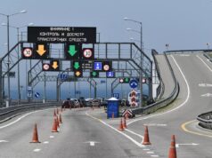 Затори на Кримському мосту: причини та наслідки для мешканців півострова Перед Кримським мостом утворилися кілометрові затори (супутникові знімки)