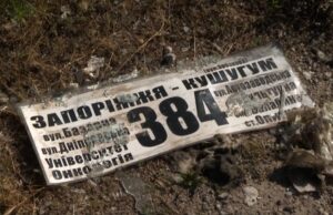 Запоріжжя: Встановлення антидронових сіток для захисту від атак БПЛА Працюють,-варять-варення-і-тікають,-як-бачать-дрон-Як-у-Запоріжжі-живуть-під-атаками-російських.