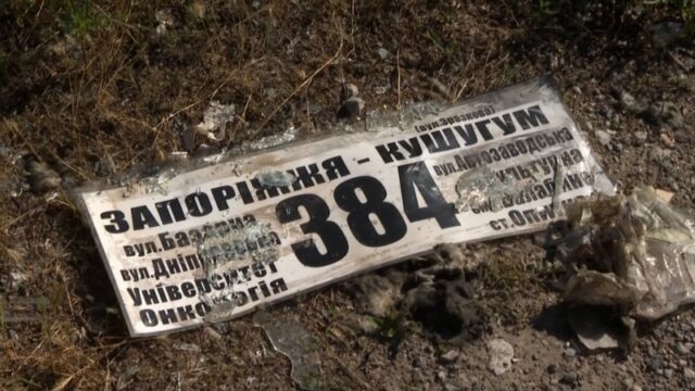 Запоріжжя: Встановлення антидронових сіток для захисту від атак БПЛА Працюють,-варять-варення-і-тікають,-як-бачать-дрон-Як-у-Запоріжжі-живуть-під-атаками-російських.