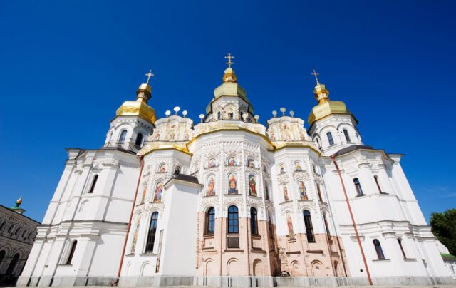 Успенський собор Києво-Печерської лаври законсервували після атаки дронів Успенський собор в Києві консервували після обстрілу, з ремонтом допоможе Швейцарія