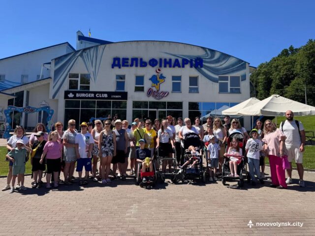 Діти з Нововолинська відвідали дельфінарій у Трускавці Підопічні-Нововолинського-Центру-життєстійкості-побували-у-дельфінарії