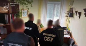На Хмельниччині посадовиця університету та її син організували схему для ухилянтів На Хмельниччині посадовиця університету та її син організували схему для ухилянтів