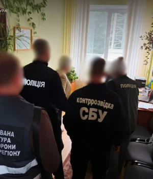 На Хмельниччині посадовиця університету та її син організували схему для ухилянтів
