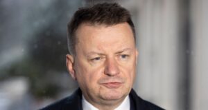 Колишній міністр оборони Польщі повернув орден Україні на знак протесту Ще один польській політик оголосив про повернення Україні держнагороди