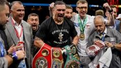 Олександр Усик відмовився від усіх своїх поясів, але продовжить кар’єру Усик-заявив,-що-відмовляється-від-усіх-своїх-поясів.-Що-буде-далі