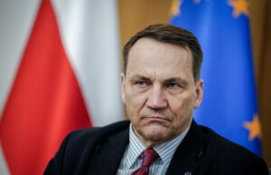 Польща визнає помилковим позбавлення Зеленського ордена Білого Орла “Відповідь була неадекватною”: Сікорський засудив рішення щодо ордена Зеленського