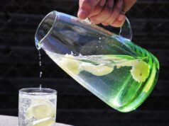 Чи лимонна вода дійсно корисна для здоров’я: дієтологи надали відповідь Чи-лимонна-вода-дійсно-корисна-для-здоров’я:-дієтологи-надали-відповідь