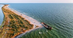 Кінбурнська коса: український прапор встановлено, але ситуація залишається напруженою Кінбурнська-коса:-що-там-відбувається.-Всі-версії