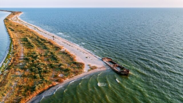 Кінбурнська коса: український прапор встановлено, але ситуація залишається напруженою Кінбурнська-коса:-що-там-відбувається.-Всі-версії