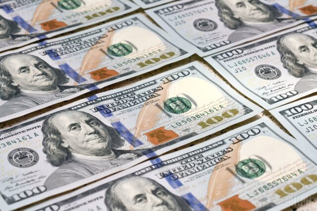 Скільки коштуватимуть 100 доларів в Україні до кінця року: прогноз банкіра Скільки-коштуватимуть-100-доларів-в-Україні-до-кінця-року:-прогноз-банкіра