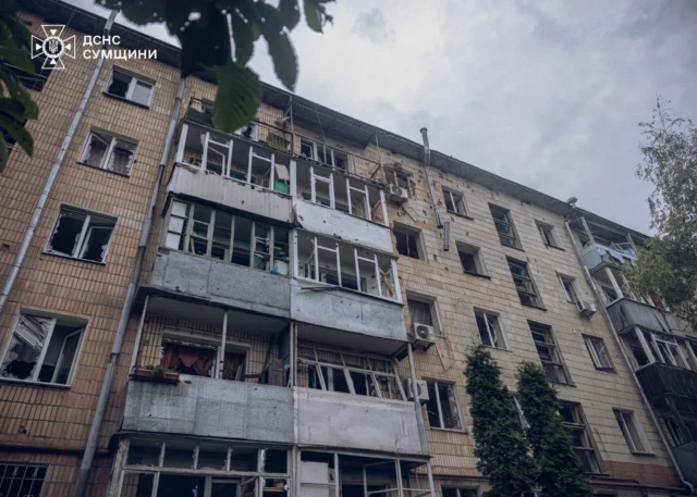 Ворожі атаки в Сумах: 13 постраждалих, серед яких двоє дітей У-Сумах-внаслідок-ворожих-атак-травмовано-13-людей,-серед-них-2-дітей